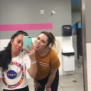 Meet your Posher, Amie